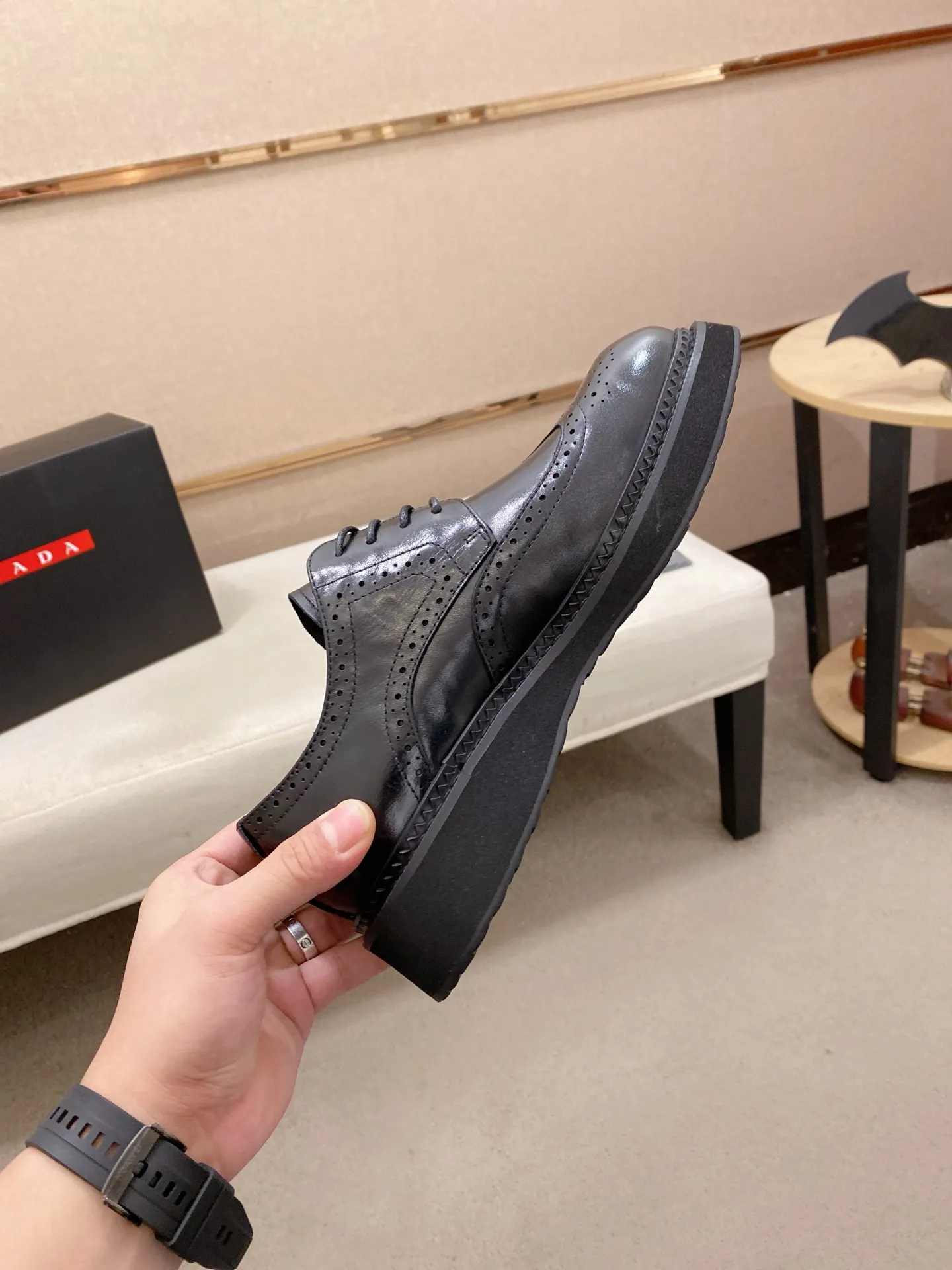 Factory price 720💰 🍁🍁High version High-quality new PRADA (Prada) counters are launched simultaneously, new men's shoes, 😘fabrics are selected from imported lacquered first-layer cowhide, and imported cowhide lining. 👍🏿 High-end ☄️ air-cushion molded anti-slip rubber outsole, exquisite lines, simple and elegant, comfortable and high-end for leisure travel. Code number: 38 to 45